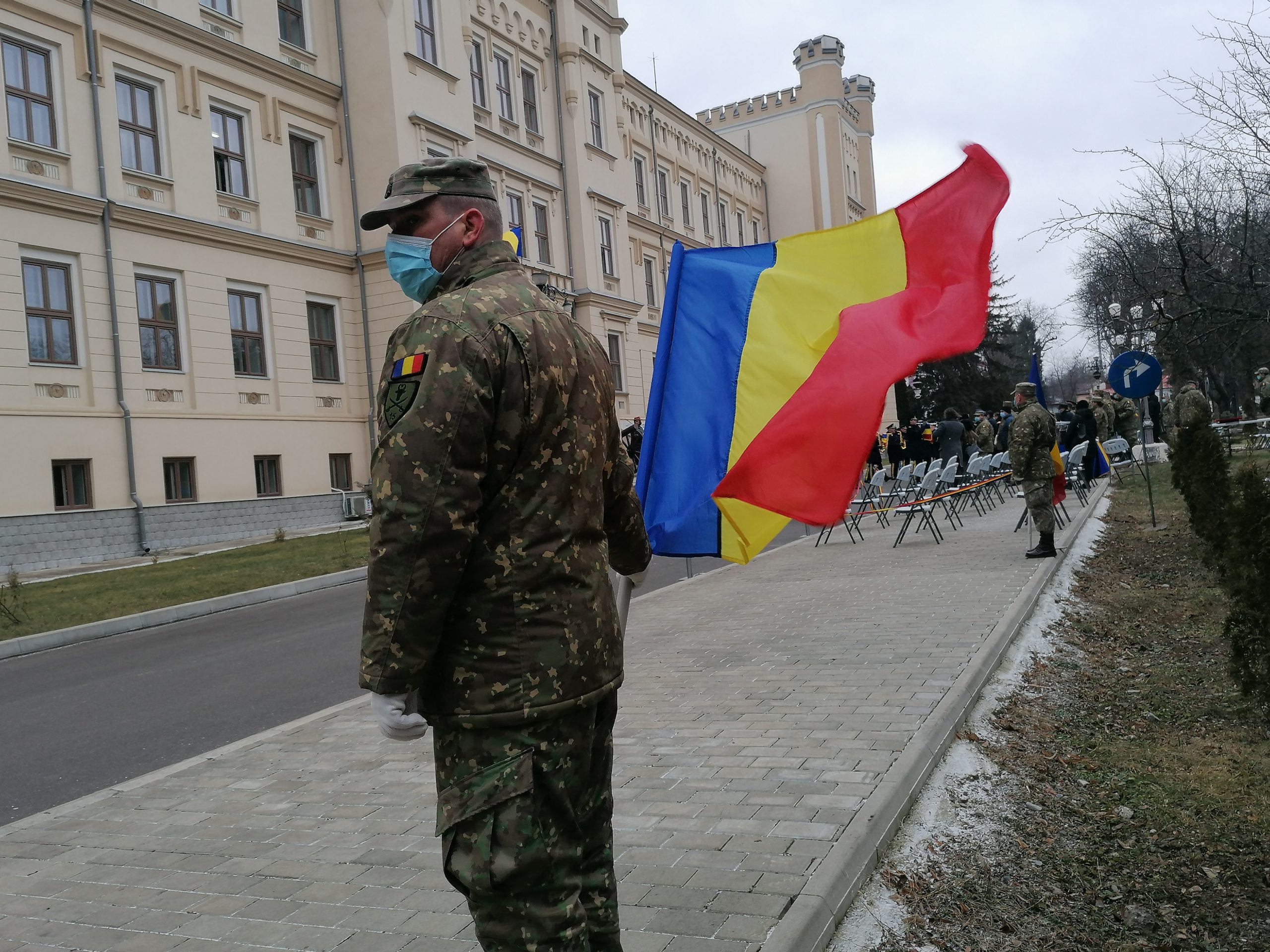 Vasile Dîncu: Nu poate să meargă pe front cineva care nu a făcut armata