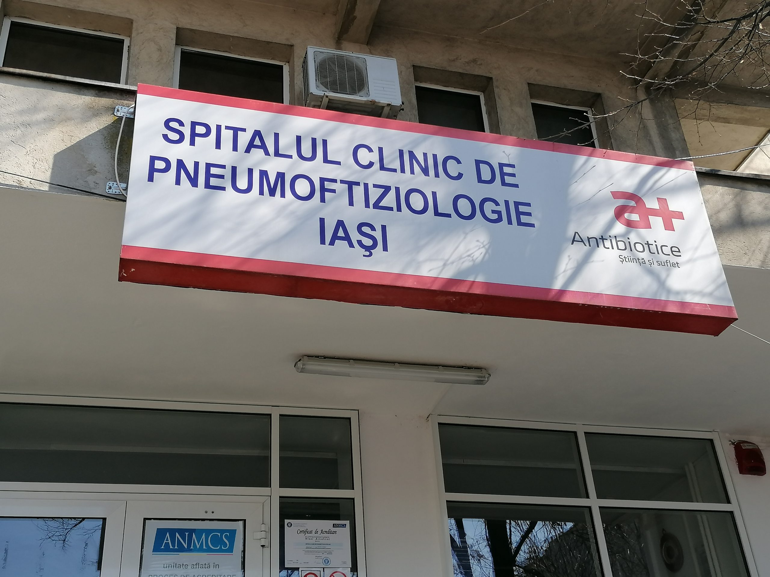 (AUDIO) Iaşi: Un pacient a murit, după ce s-a aruncat de la etajul 4 al Spitalului de Pneumoftiziologie