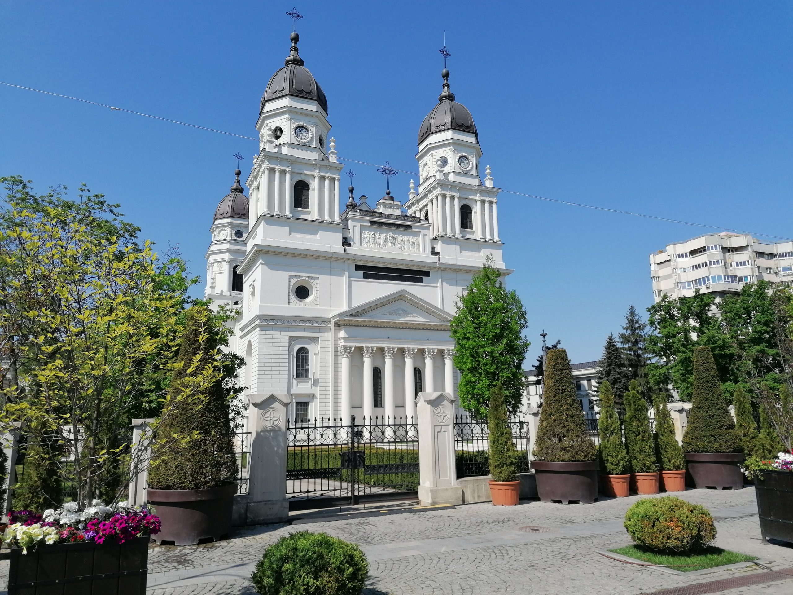 Creştinii ortodocşi şi greco-catolici sunt în Sâmbăta Mare, ziua dinaintea Paştelui