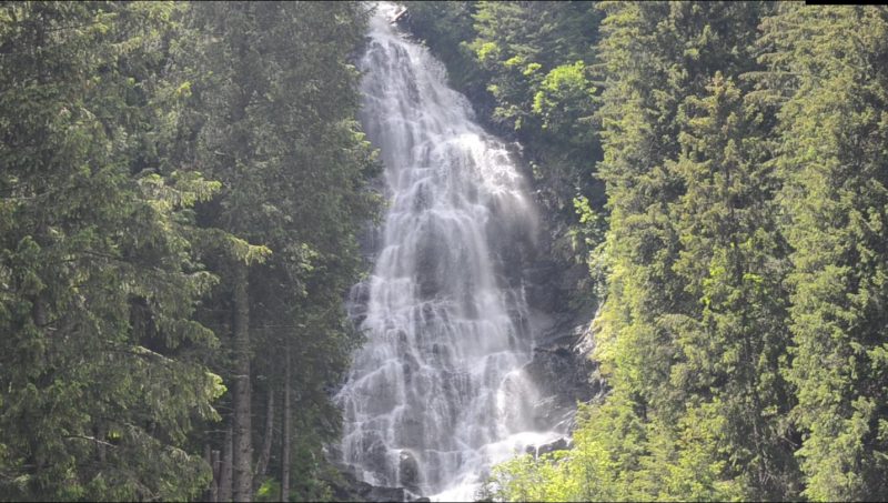 (FILM) Cascadele „Văii Rele” și Cascada „Zbuciumată”  