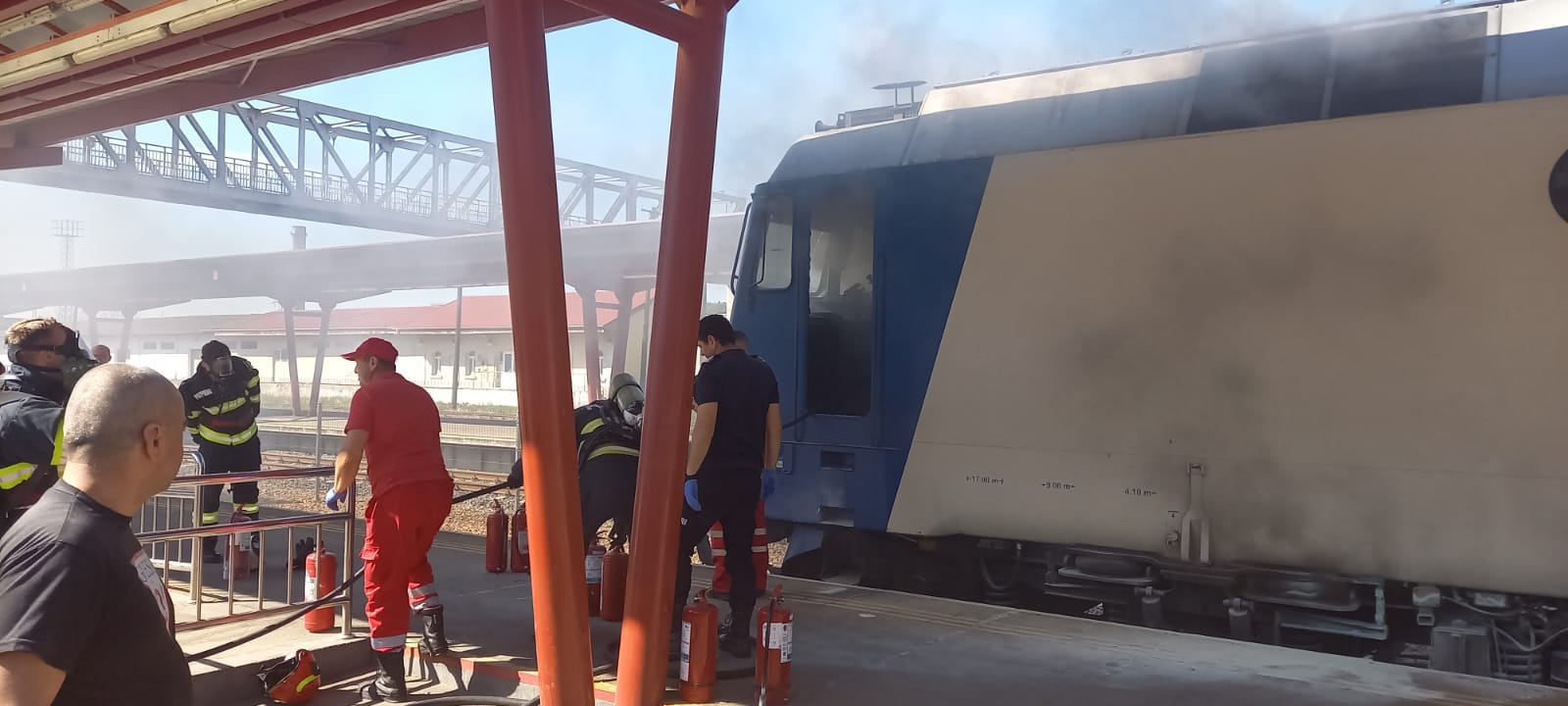 (FOTO) O locomotivă a luat foc în gara Vaslui