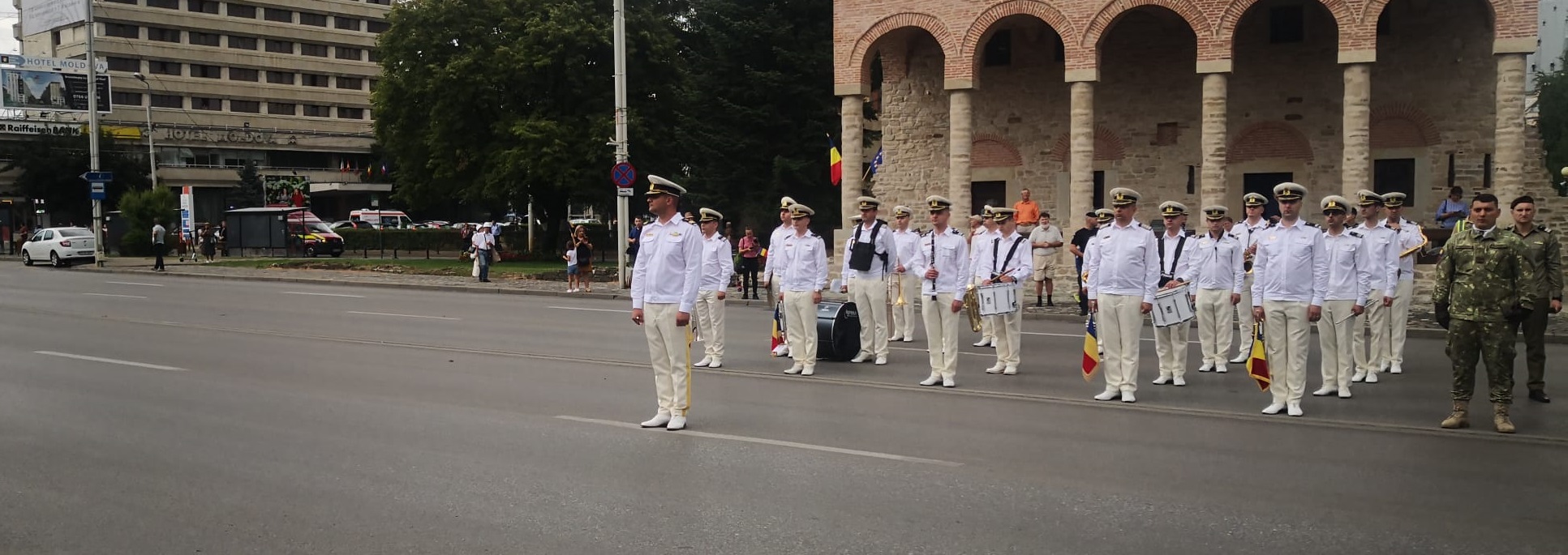 Ziua Imnului Naţional este marcată în toate garnizoanele din ţară