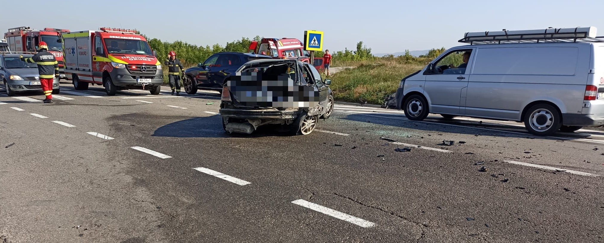 Bacău: Cinci persoane rănite în urma coliziunii dintre trei autoturisme pe E85, la Fărăoani