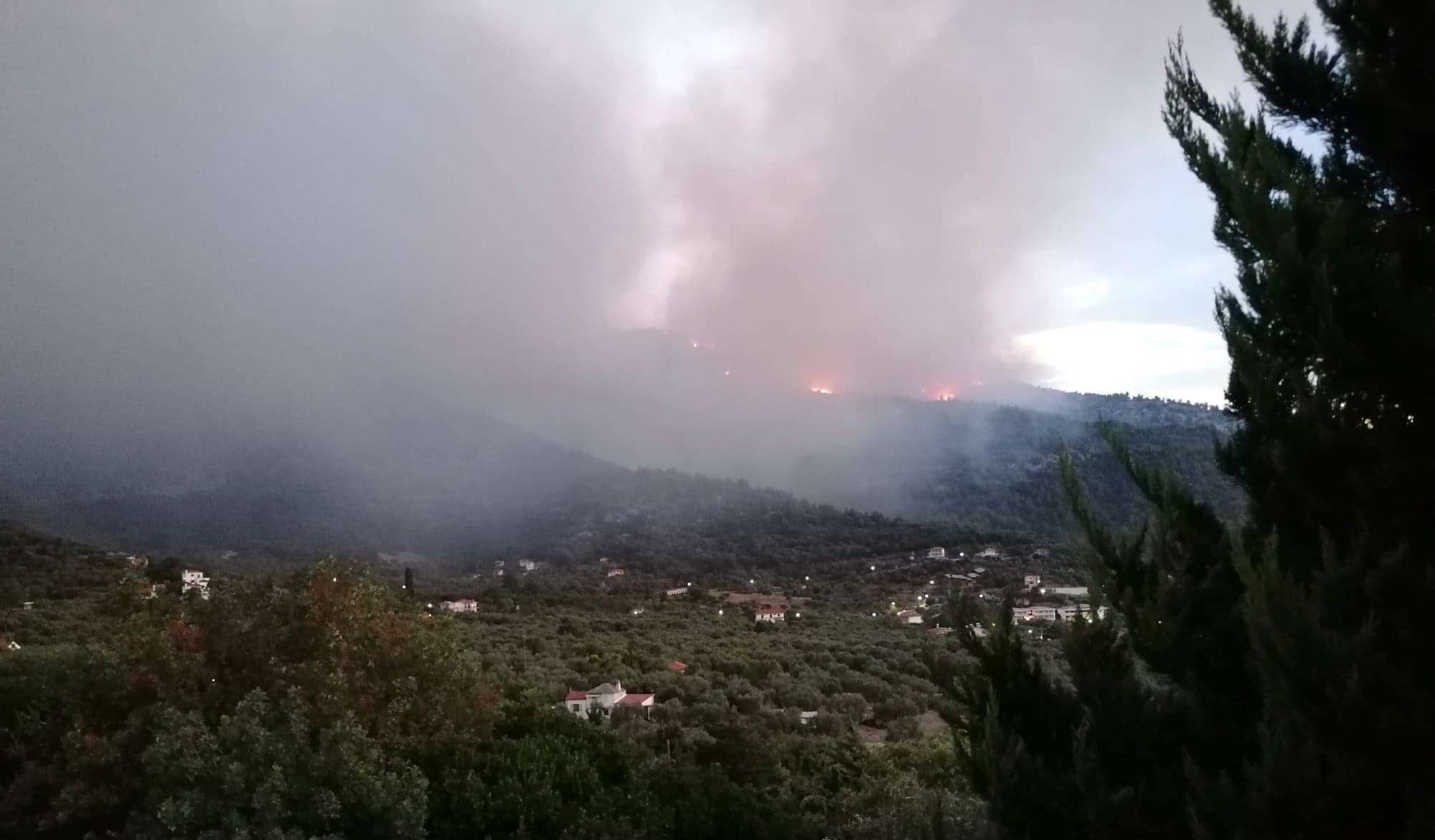 Atenţionare de incendiu în nordul Greciei pentru turiştii români care se îndreaptă spre Thassos