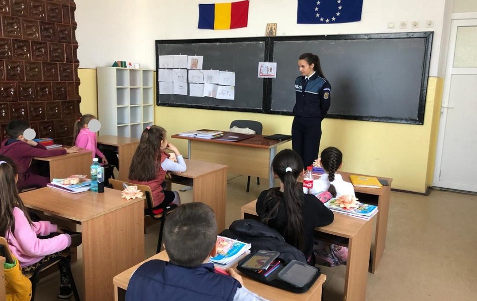 Ministerul Educaţiei: Măsuri pentru combaterea violenţei şi a consumului de droguri în unităţile de învăţământ