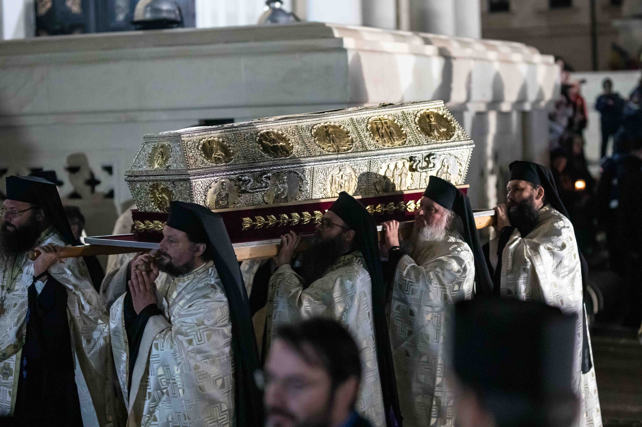 (AUDIO/FOTO) Iaşi: Mii de pelerini au luat parte la procesiunea Calea Sfinţilor