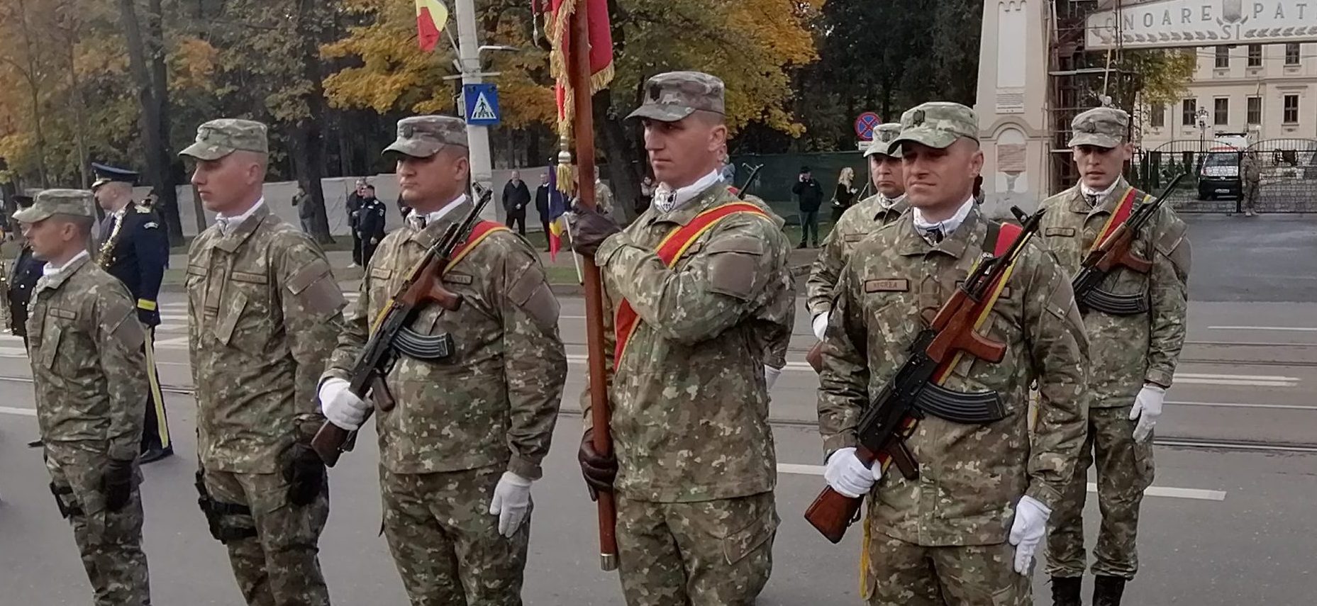 (FOTO/VIDEO) Iași: Ziua Armatei sărbătorită la Brigada 15 Mecanizată ”Podu Înalt”