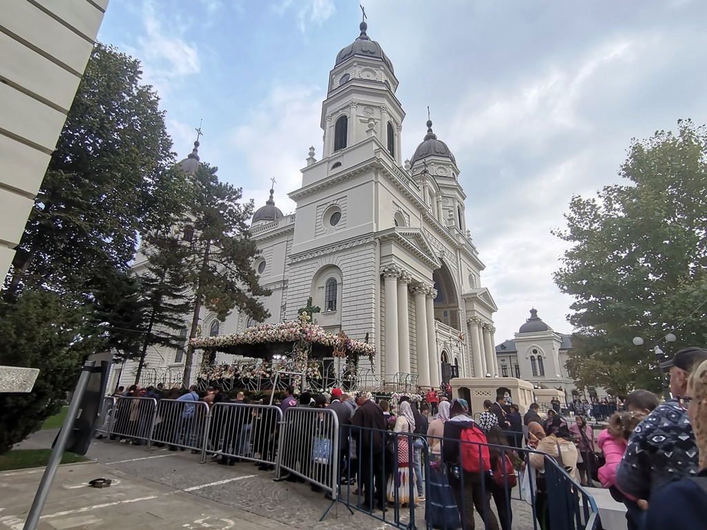 Distincţia „Crucea Sfântului Iosif cel Milostiv” oferită unor persoane implicate în ajutorarea refugiaților din Ucraina