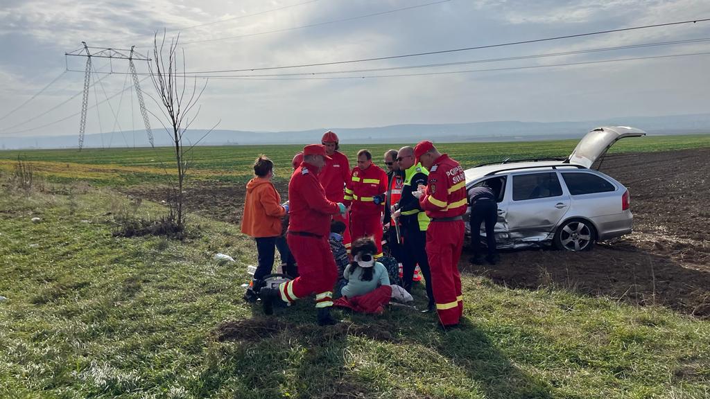 Iaşi: Ucraineni transportaţi la Spitalul Roman în urma unui accident rutier pe DN 28, în localitatea Ciohorăni