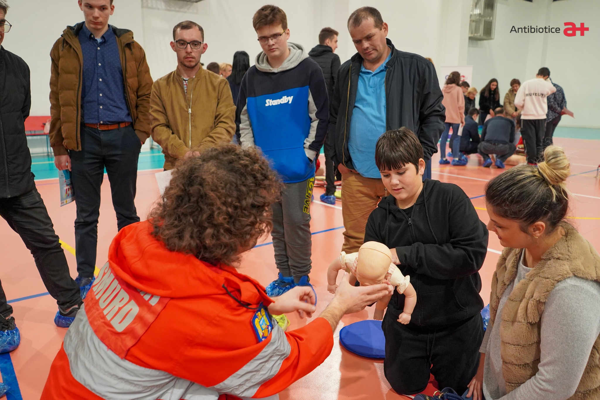 Curs de prim ajutor organizat pentru 100 de angajați de la Antibiotice Iași