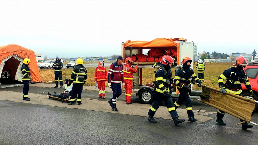 (AUDIO/FOTO) Accident aviatic și aterizare forțată – scenariul unui exercițiu complex al ISUJ Bacău