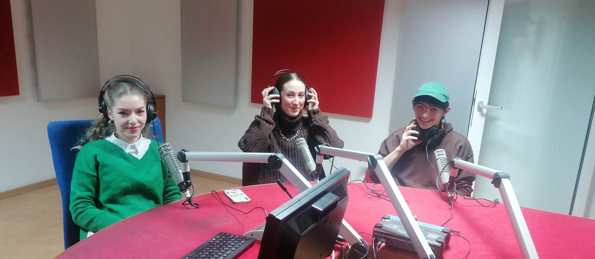 Studenții de la teatru ne așteaptă la spectacol – Alexia, Roxana și Alex invitați în Matinalul Radio Iași