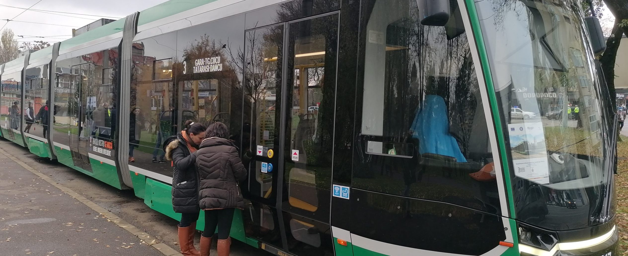 Studenţii la universităţile acreditate vor avea reducere la transport pe toată durata anului