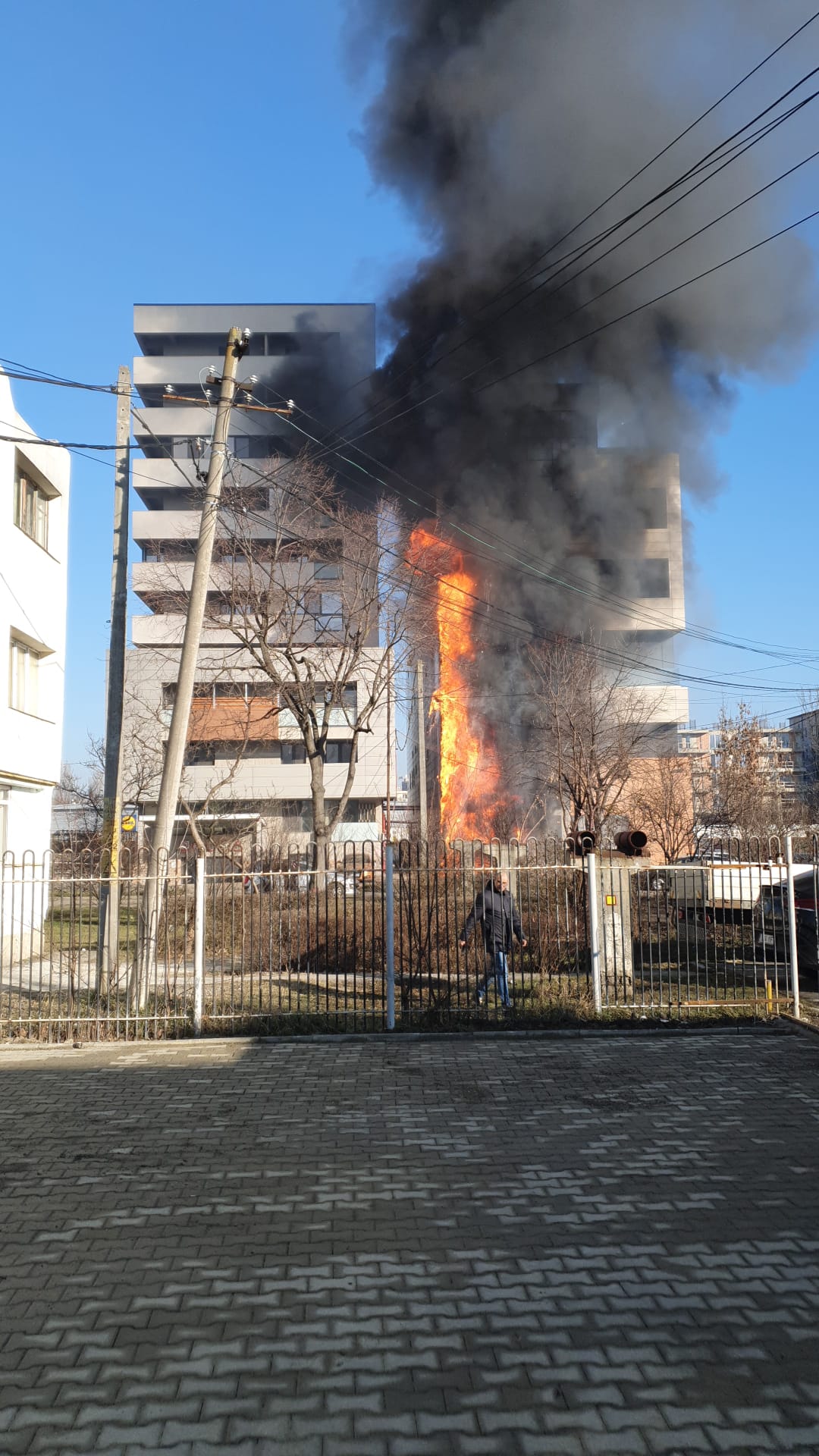 (FOTO/VIDEO) Incendiu la sala de sport Oxygen din mun. Iaşi. Toate persoanele au fost evacuate