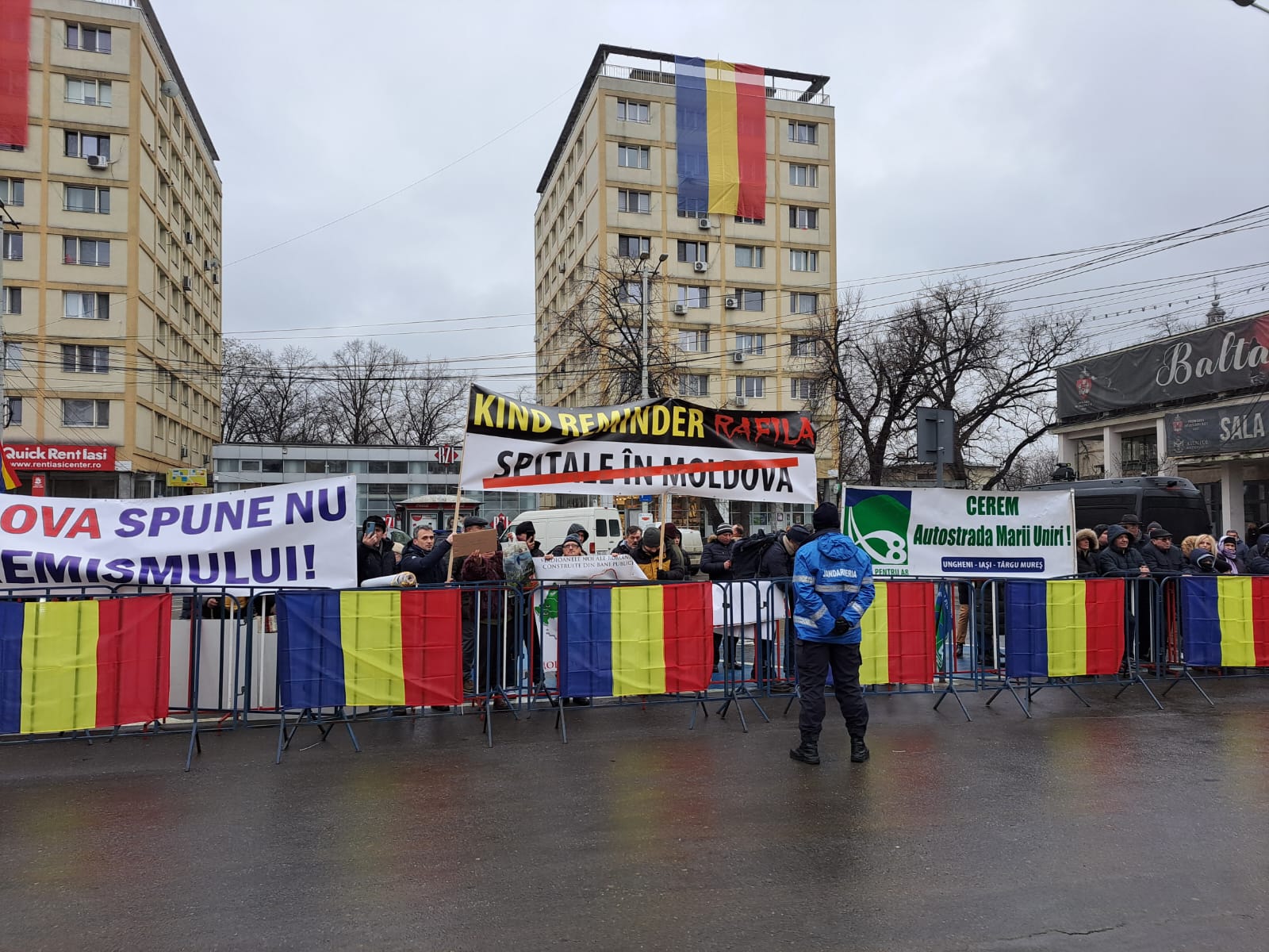 (FOTO) Marș pe traseul Palatul Culturii – pietonal Ștefan cel Mare – Piața Unirii