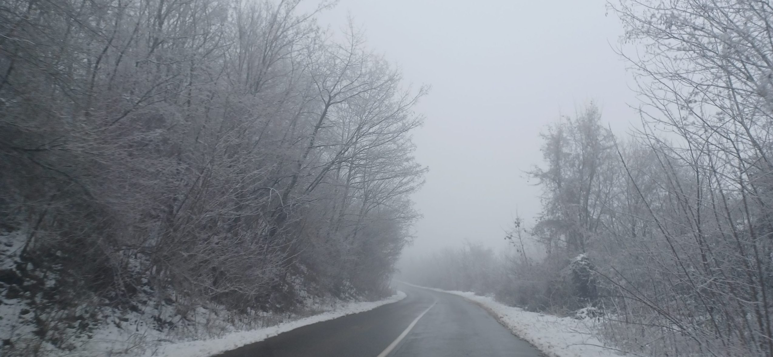 Infotrafic: Circulaţie în condiţii de iarnă pe mai multe drumuri din judeţele Buzău, Iaşi, Maramureş şi Mureş