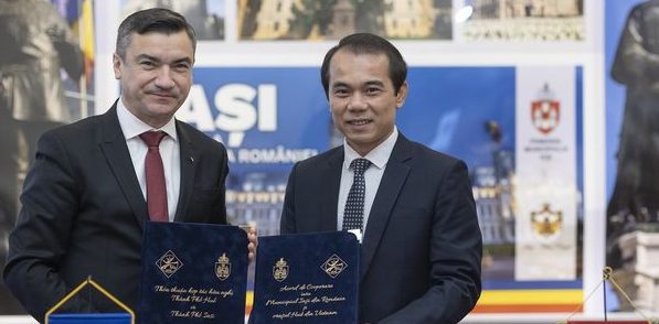 (AUDIO) Municipiul Iaşi s-a înfrăţit cu oraşul Hue din Republica Socialistă Vietnam