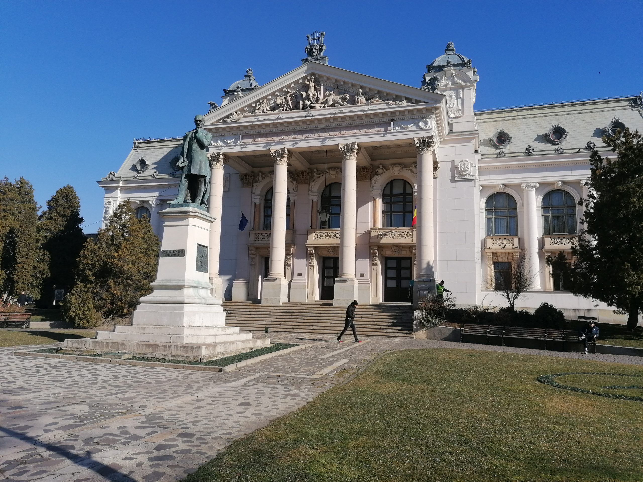 Iaşi: Amfiteatru în aer liber, fântâni arteziene şi un muzeu subteran, în parcul din faţa Teatrului Naţional