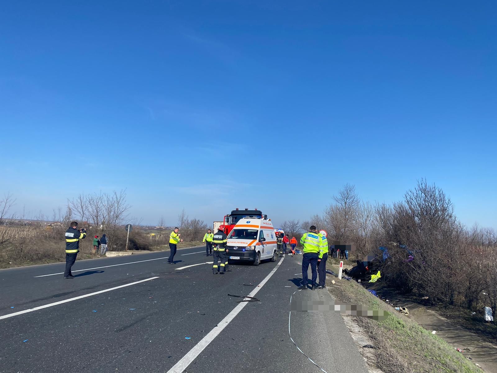 Vrancea: Două persoane decedate în urma coliziunii dintre un TIR şi un autovehicul, pe DN2-E85, la Dumbrăveni