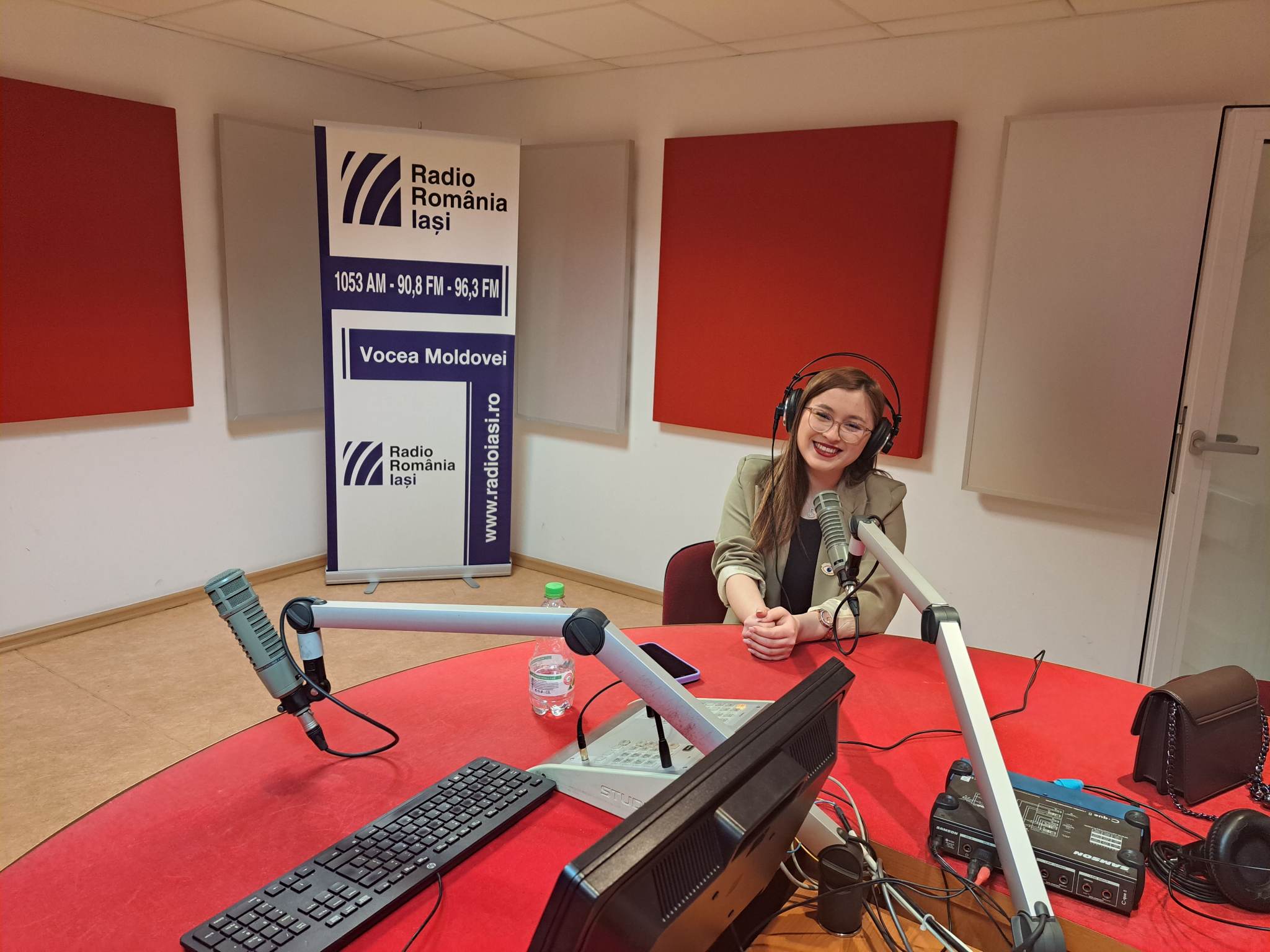 Ioana Doleanu, cea mai tânără jurnalistă din echipa TVR Iași în direct la Radio Iași