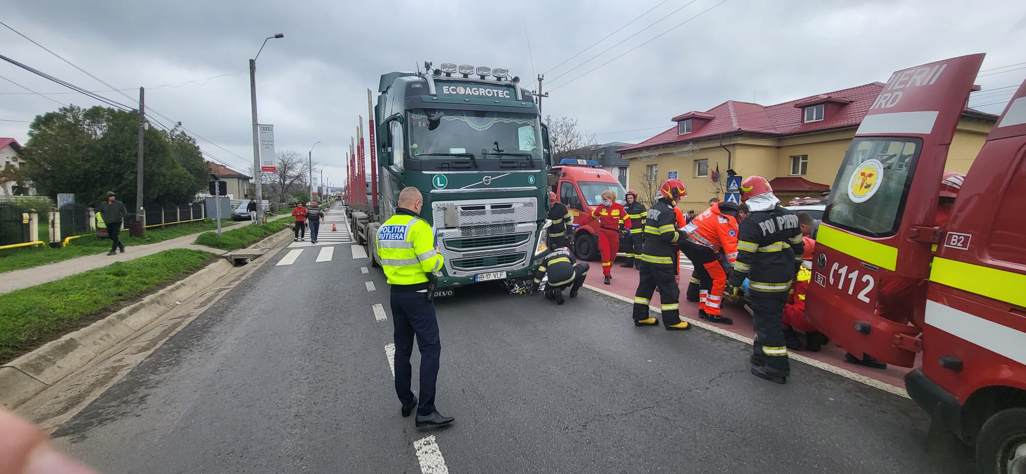 Iași: Un copil a murit și un altul este inconștient după ce un TIR i-a lovit pe o trecere de pietoni