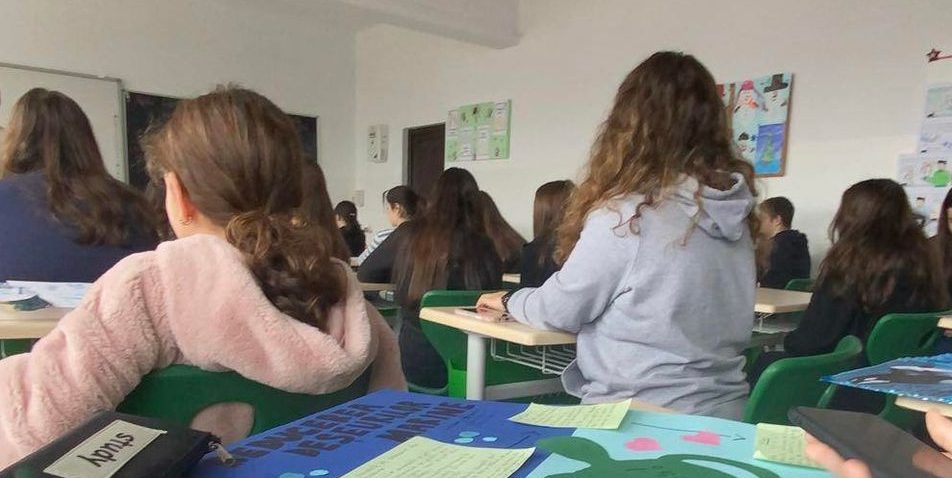 Simularea examenului de Bacalaureat la proba obligatorie a profilului i-a pus în dificultate pe unii dintre elevii