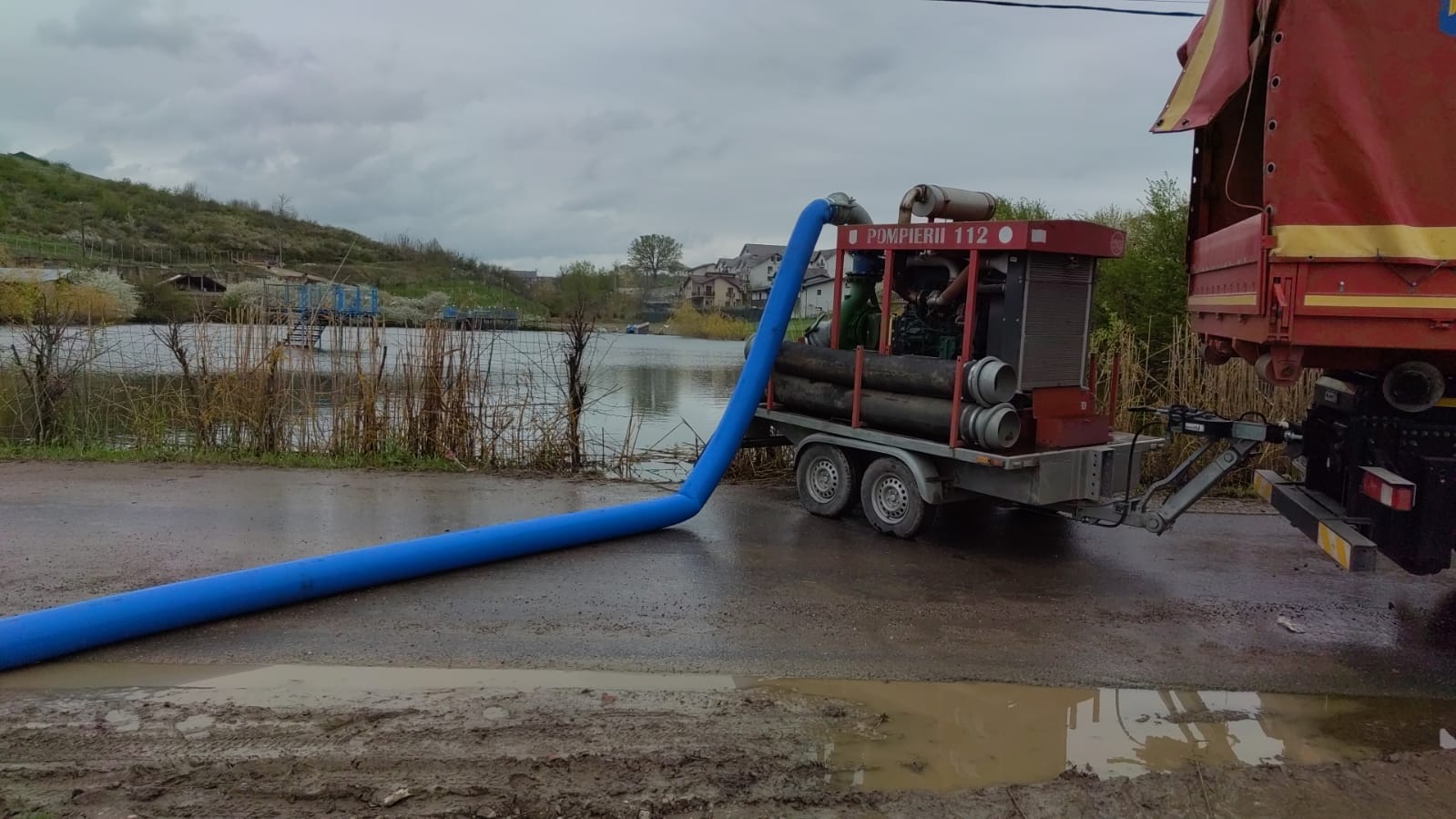 INHGA: Risc de viituri cu posibile depăşiri ale cotelor de atenţie pe râuri din 15 judeţe, până marţi dimineaţă