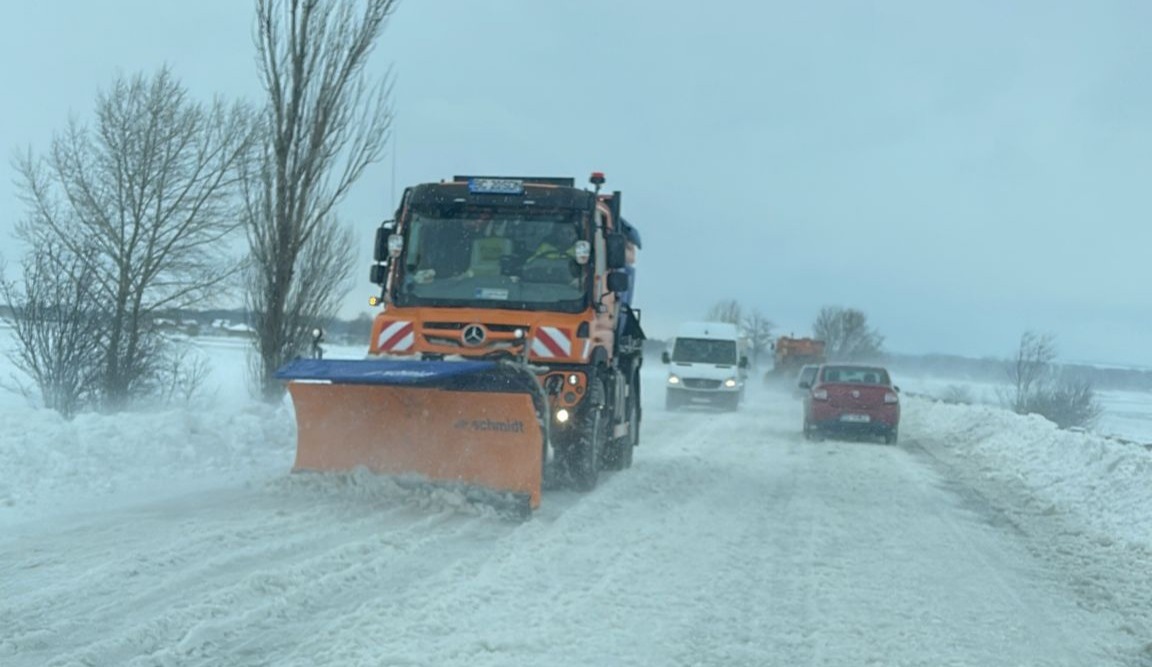 Vaslui: Restricţie de circulaţie pentru TIR-uri pe DN 24B Huşi – Albiţa din cauza ninsorii şi a viscolului