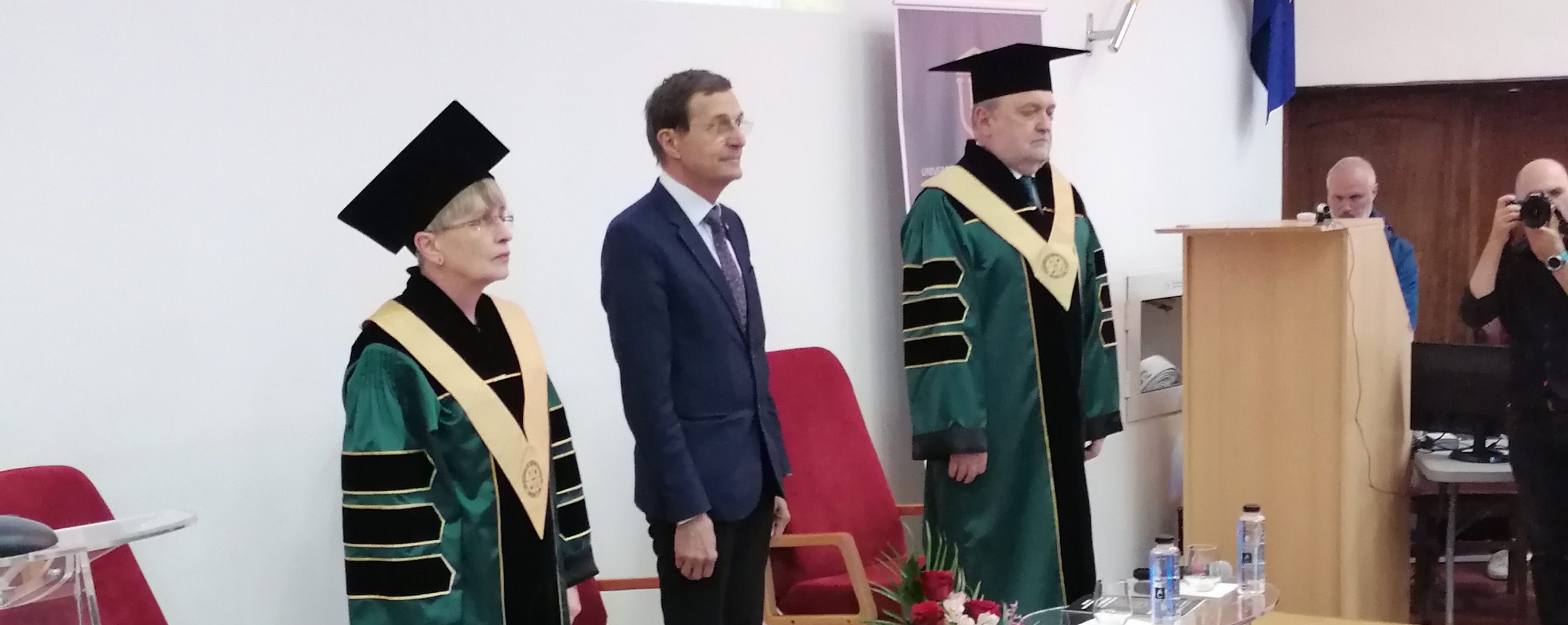 (FOTO/AUDIO) Iaşi: Preşedintele Academiei Române, Ioan Aurel Pop, a primit titlul de Doctor Honoris Causa din partea UMF