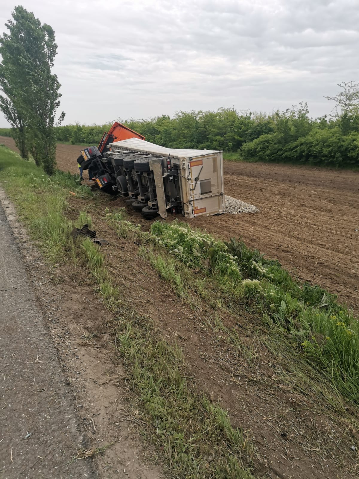 (FOTO) Galaţi: Tractorist decedat în urma unui accident rutier produs pe DE 581