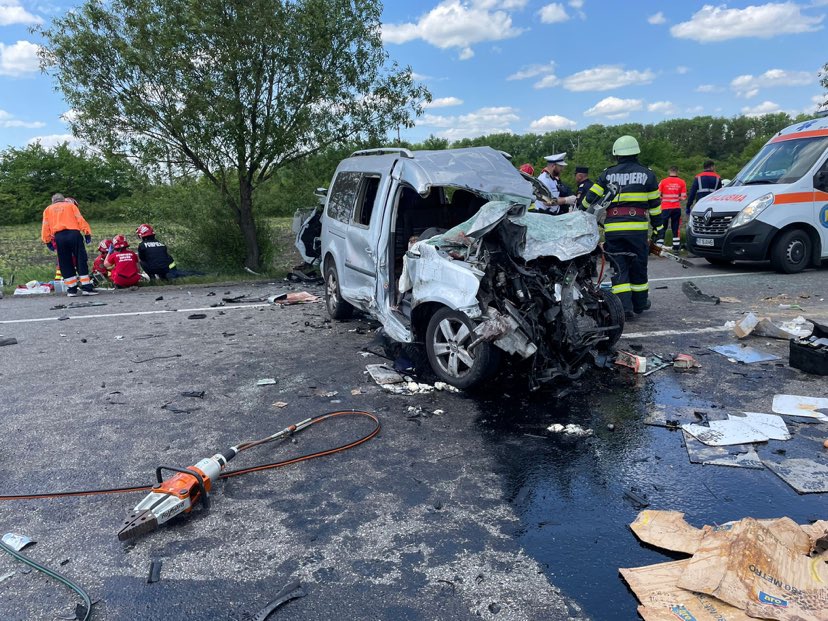 (UPDATE) Neamţ: Planul Roşu de Intervenţie, activat în urma unui accident rutier cu trei autoturisme pe DN2-E85, la Secuieni