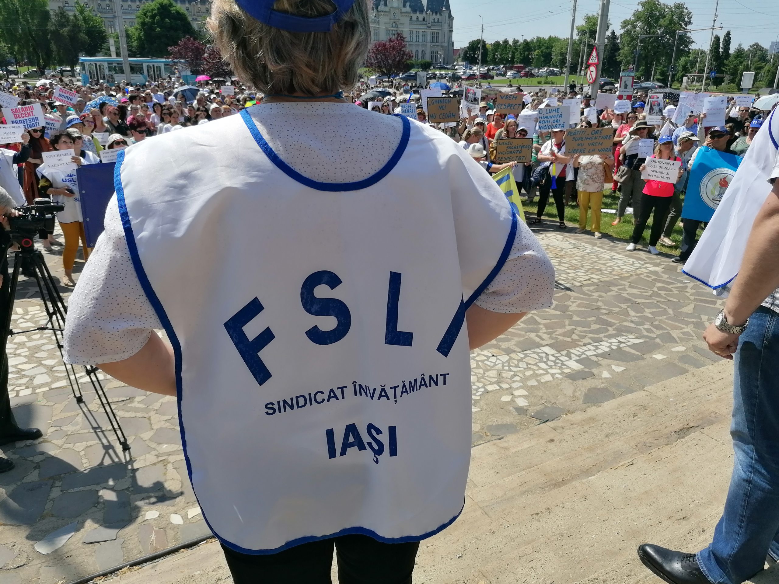 Sindicatele din Educaţie organizează marţi un miting în Piaţa Victoriei, urmat de un marş până la Palatul Cotroceni