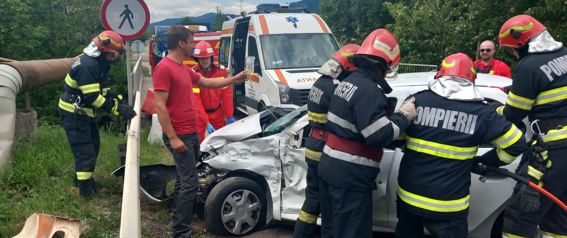 Neamţ: Două persoane au fost rănite într-un accident rutier produs pe DN 15, la Alexandru cel Bun