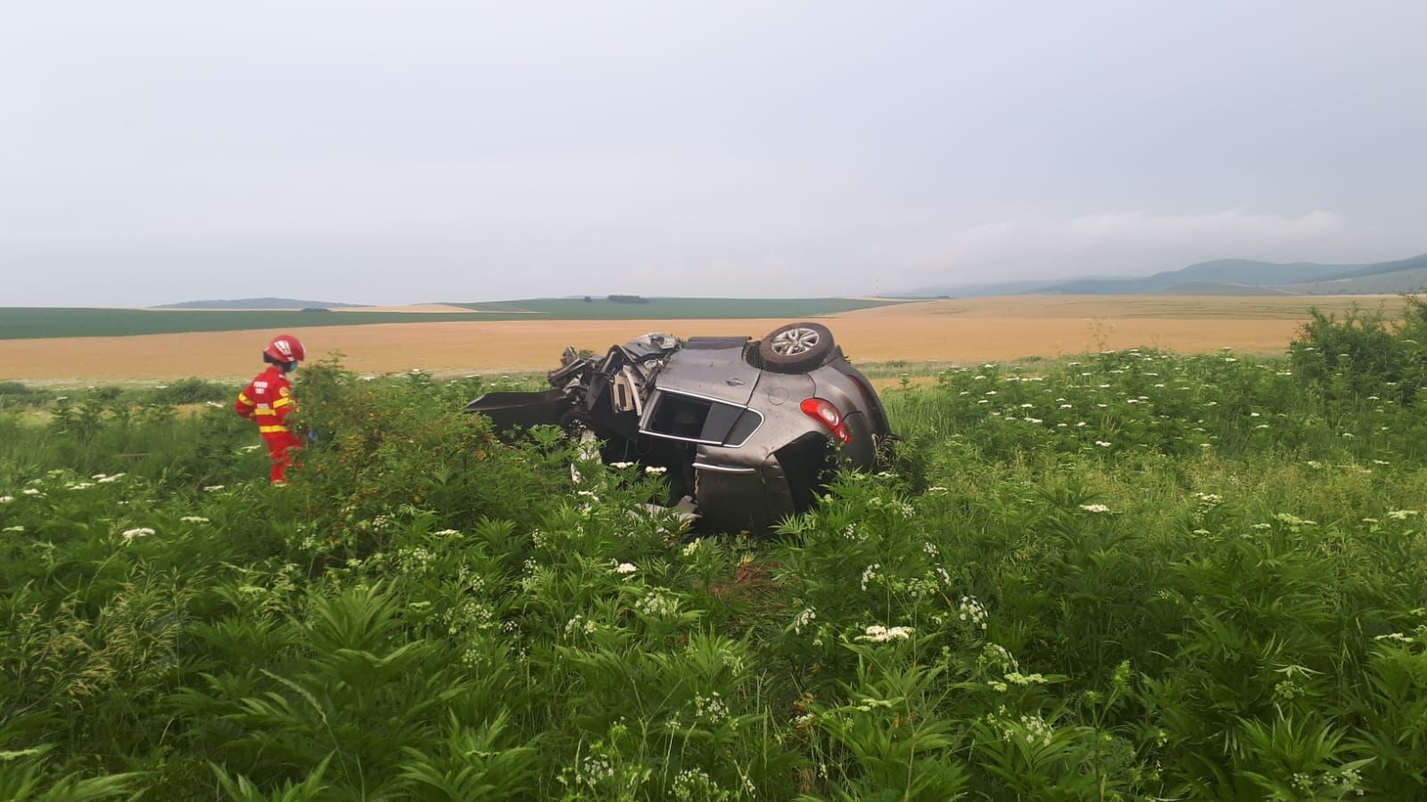 (FOTO) Neamţ: Tânără decedată într-un accident rutier la Bâra; alţi doi tineri au fost grav răniţi