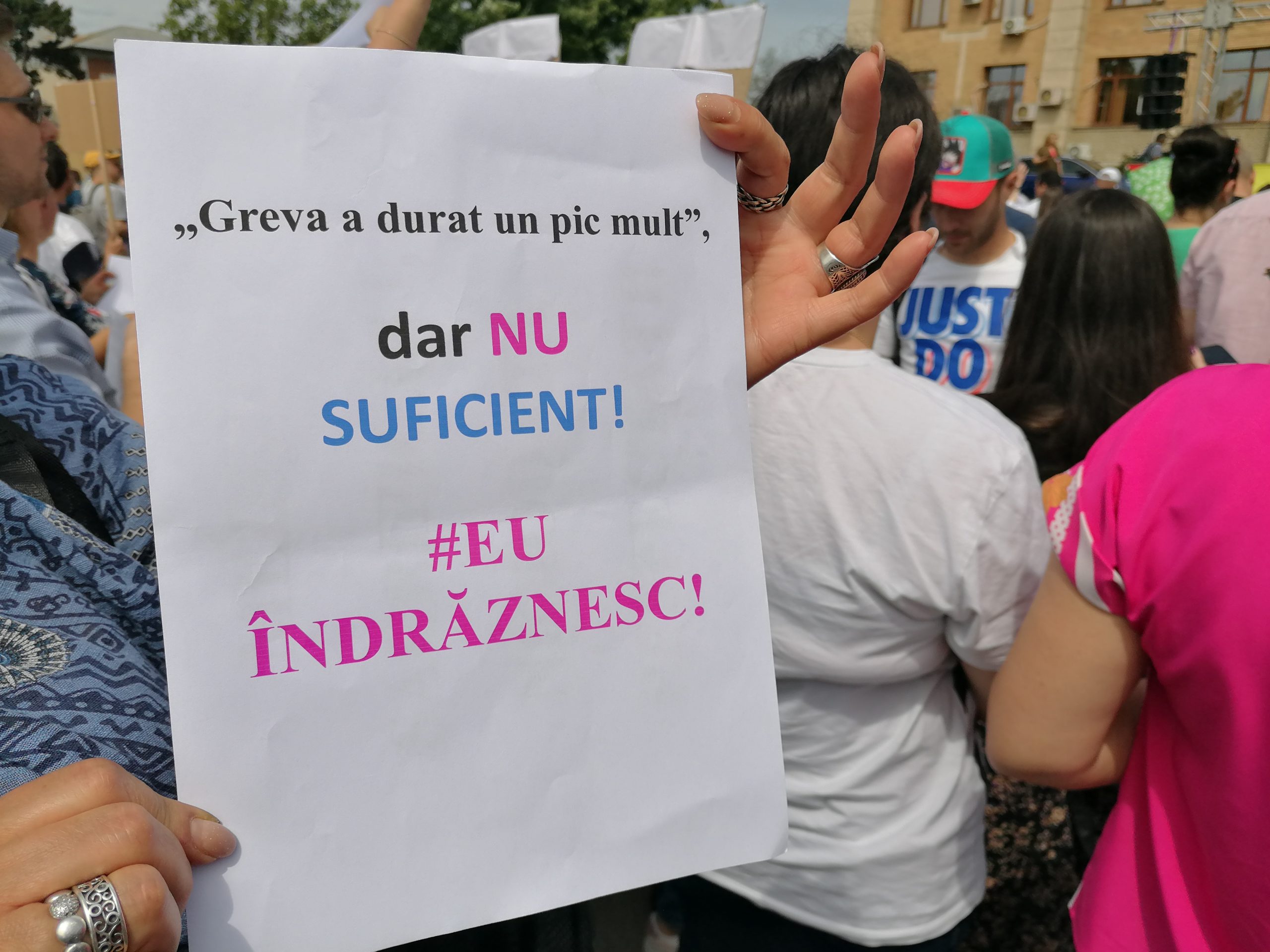 UPDATE: (AUDIO) Peste 100 de cadre didactice din județul Vaslui, la mitingul din Capitală