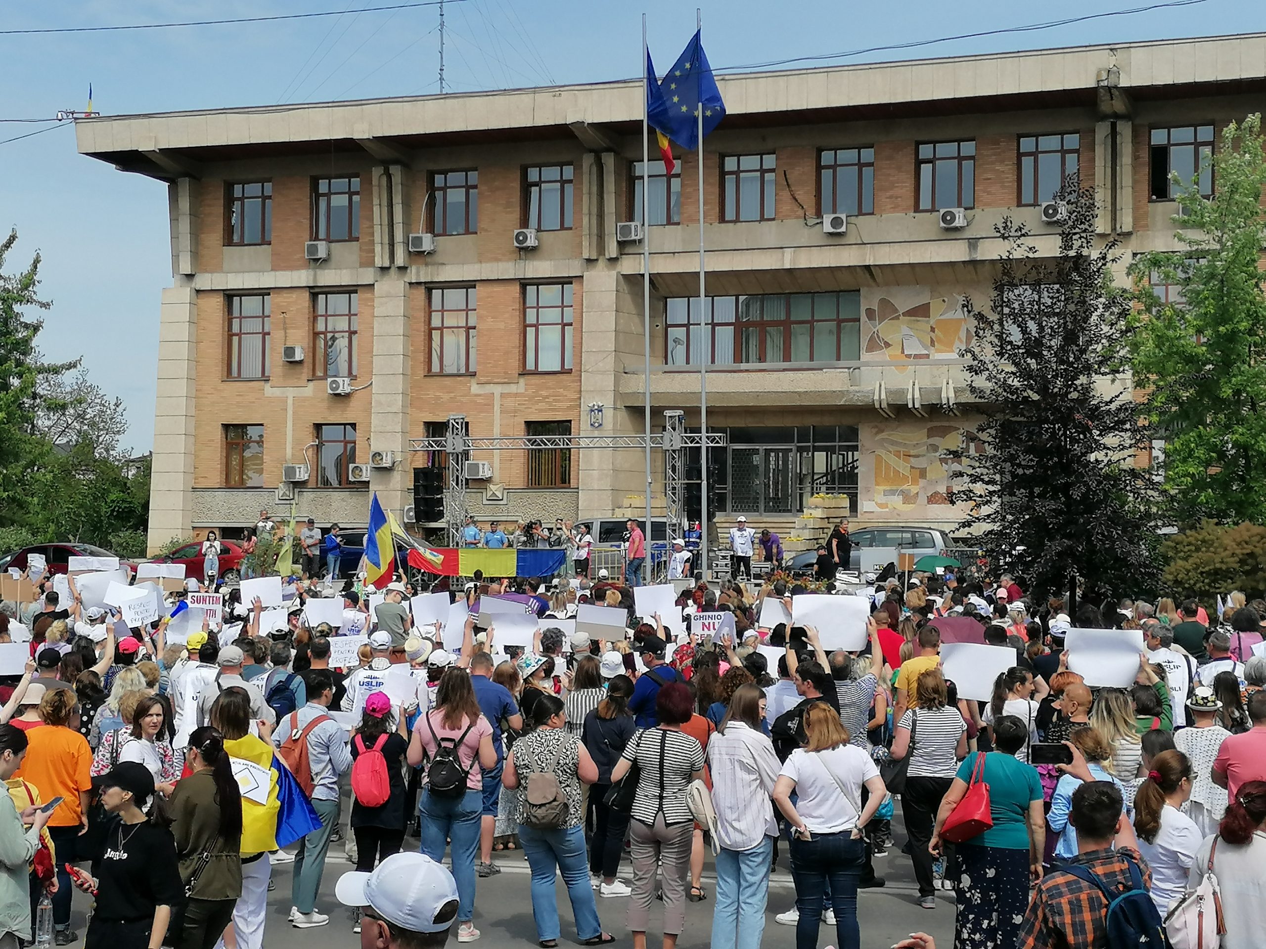 (AUDIO/FOTO/VIDEO) Greva în educație continuă. Proteste, astăzi, în mai multe județe din Moldova