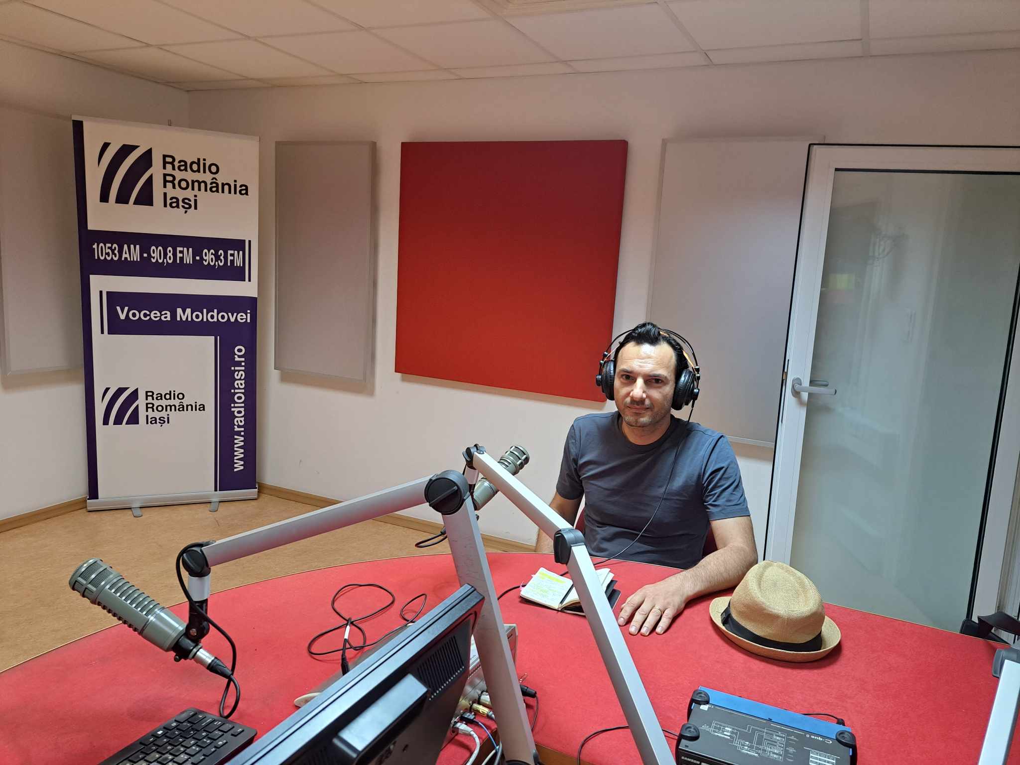 Expoziția „Prototipuri repovestite”– Adrian Gor în direct la Radio Iași