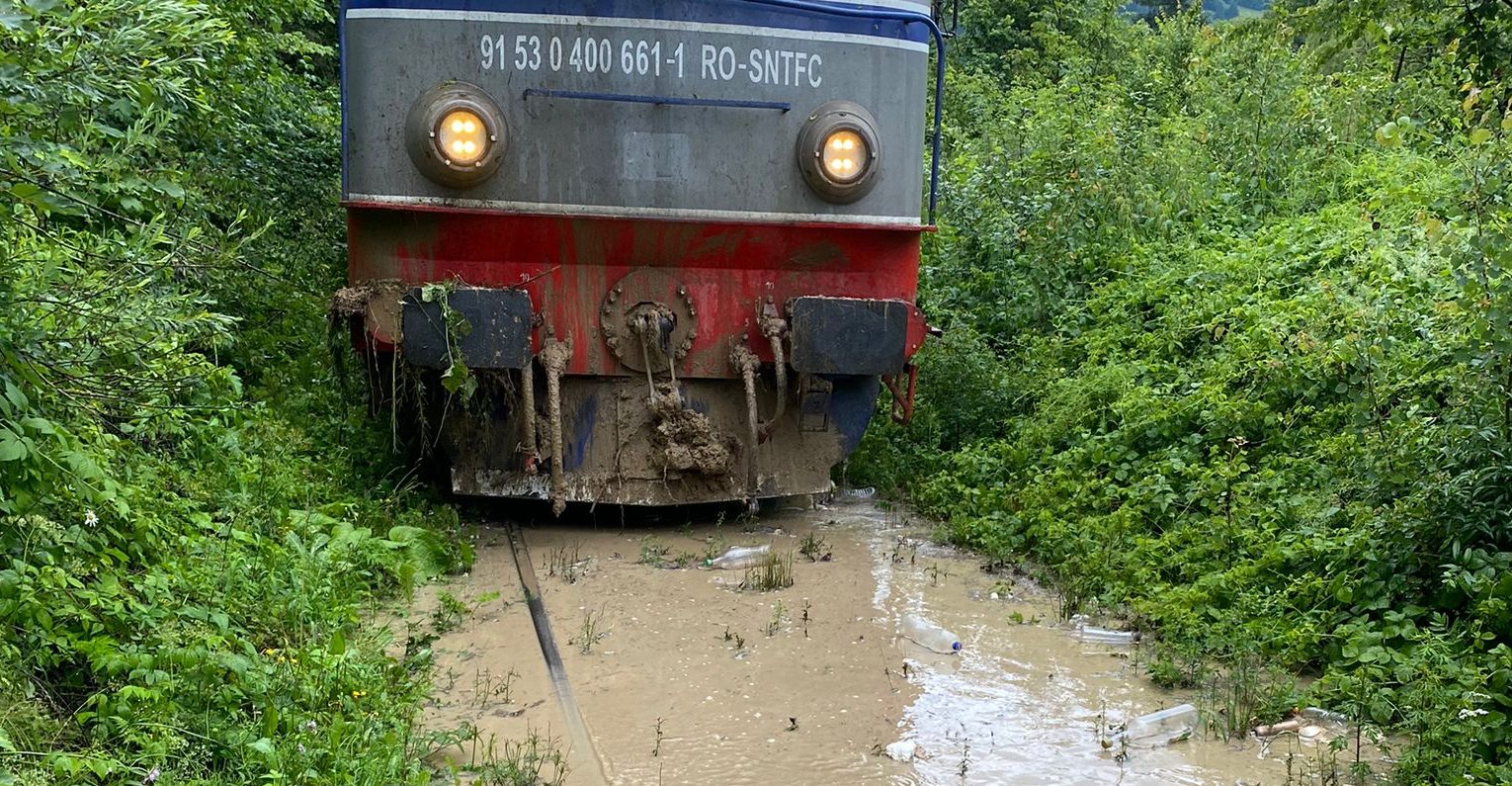 (UPDATE) Suceava: Circulația feroviară între Pojorâta şi Sadova va fi reluată după ora 20:00