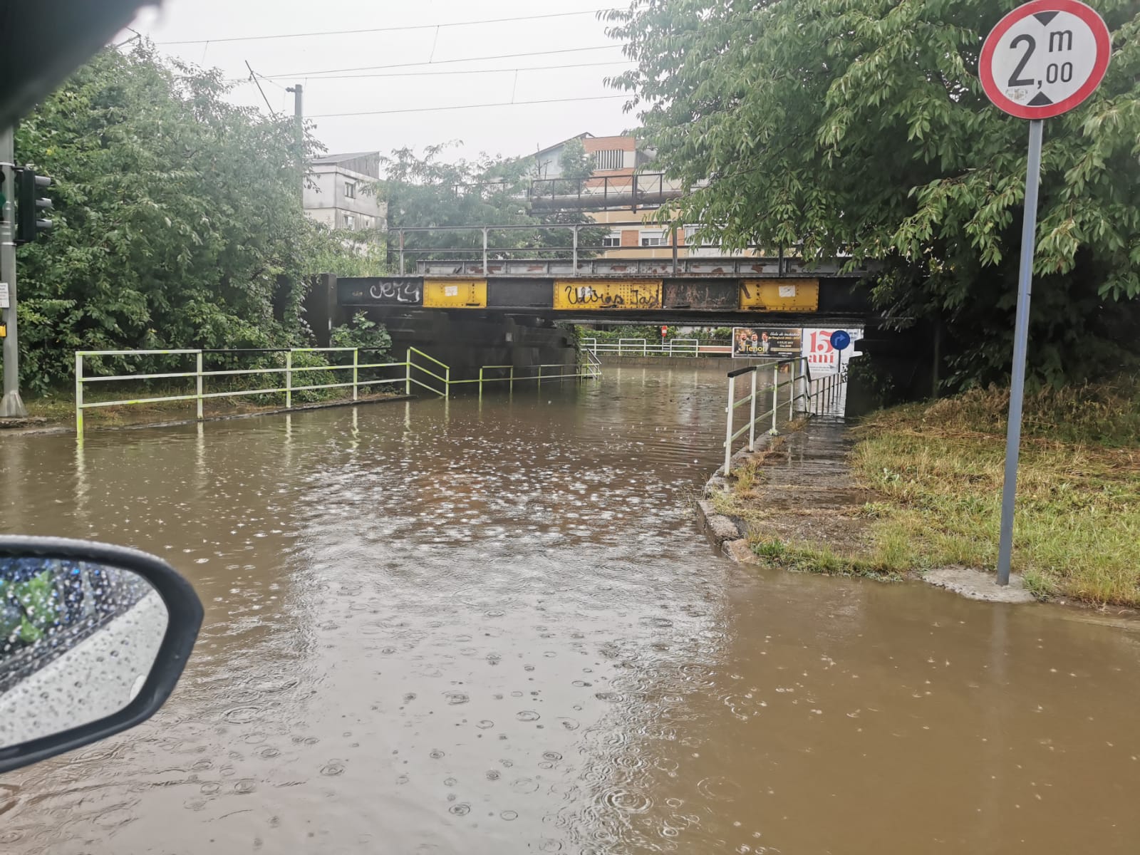 Suceava: Numeroase intervenţii ale pompierilor, în urma inundaţiilor provocate de ploile torenţiale