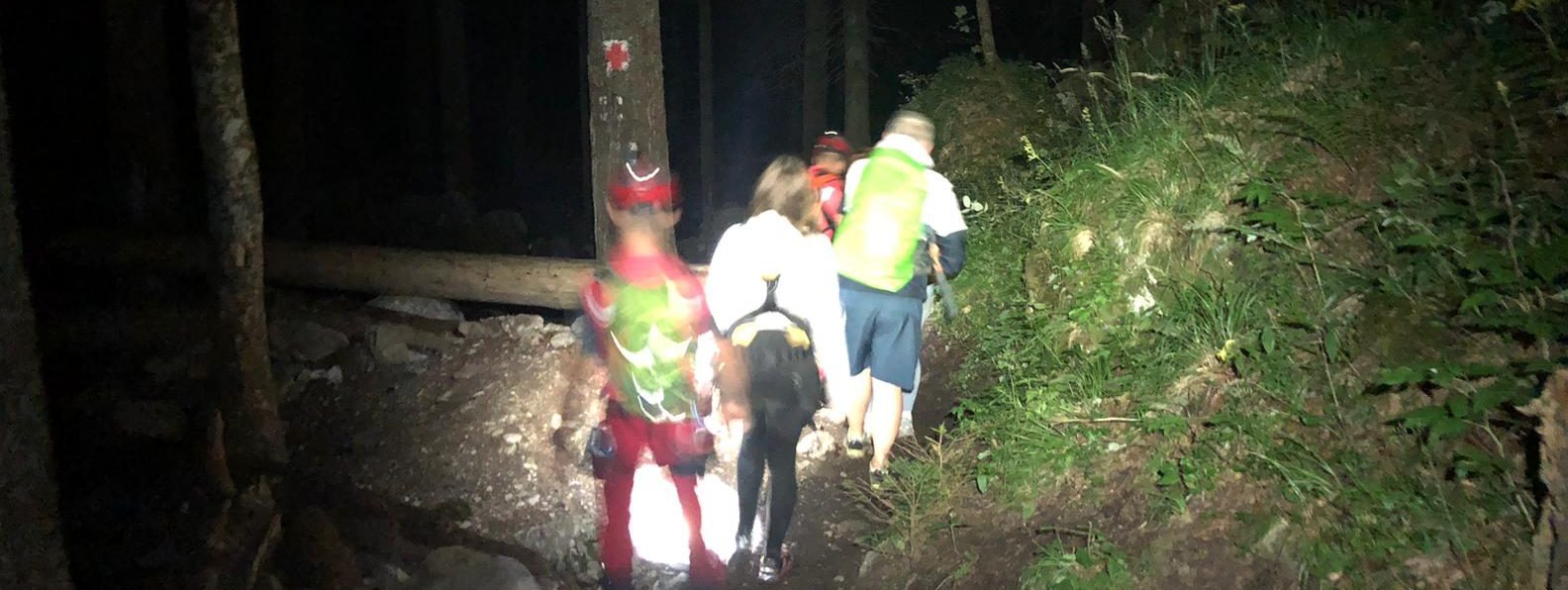 Patru turişti, între care un copil, au fost recuperaţi de salvamontişti din zona Cascadei Duruitoarea