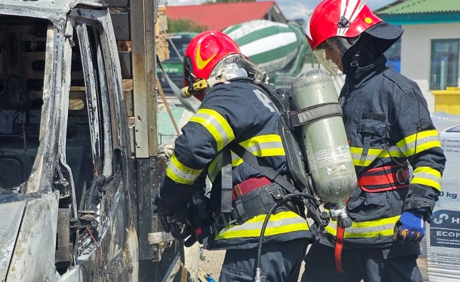 Vaslui: Incendiu la un camion încărcat cu cherestea