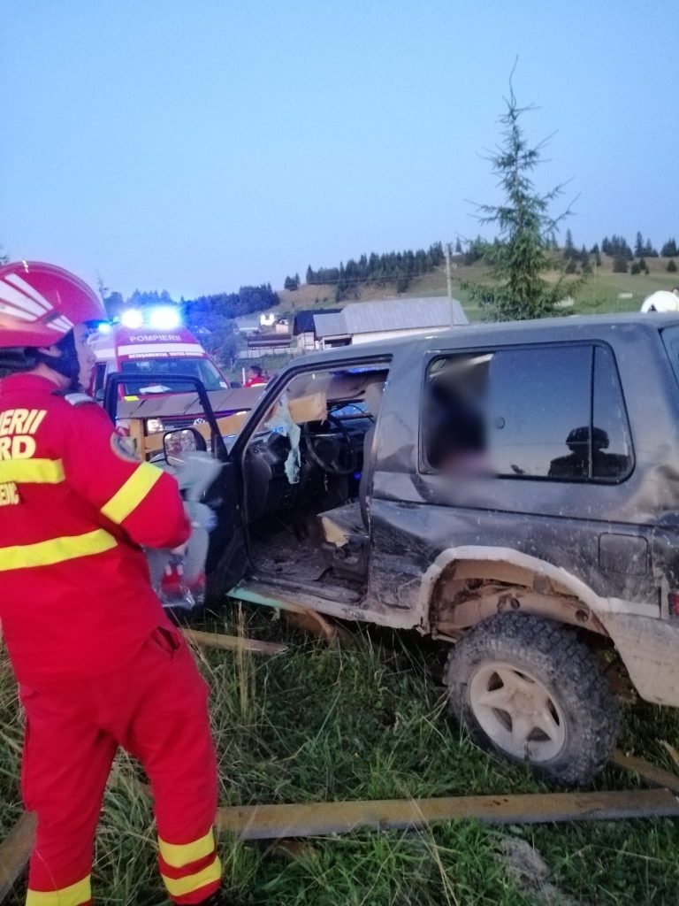 Suceava: Un mort şi cinci răniţi într-un accident rutier la Poiana Negrii