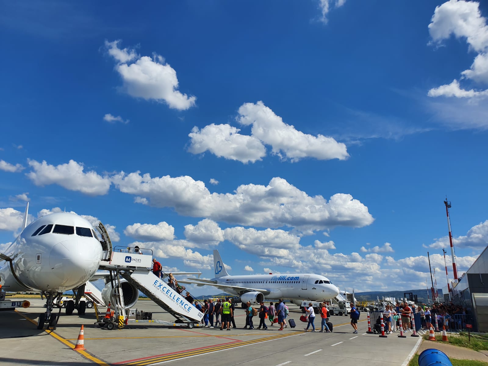 Pregătiri în vederea aderării României la Schengen, la Aeroportul din Bacău