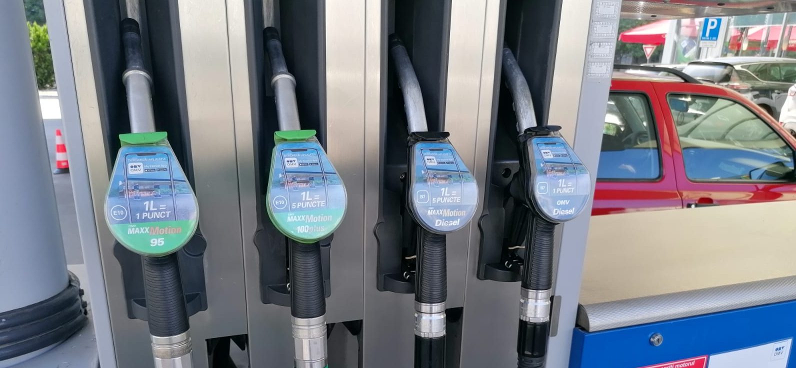 Neamţ: Staţia de carburanţi MOL din Roman, închisă temporar după ce şoferii au reclamat că au alimentat cu apă în loc de carburant