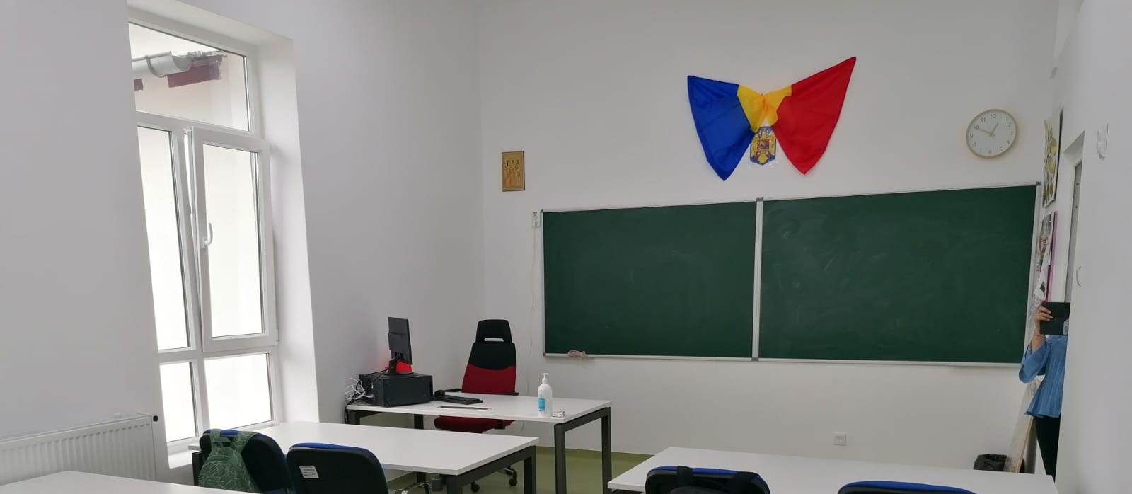 Elevii, profesorii şi personalul din învăţământ vor avea zi liberă