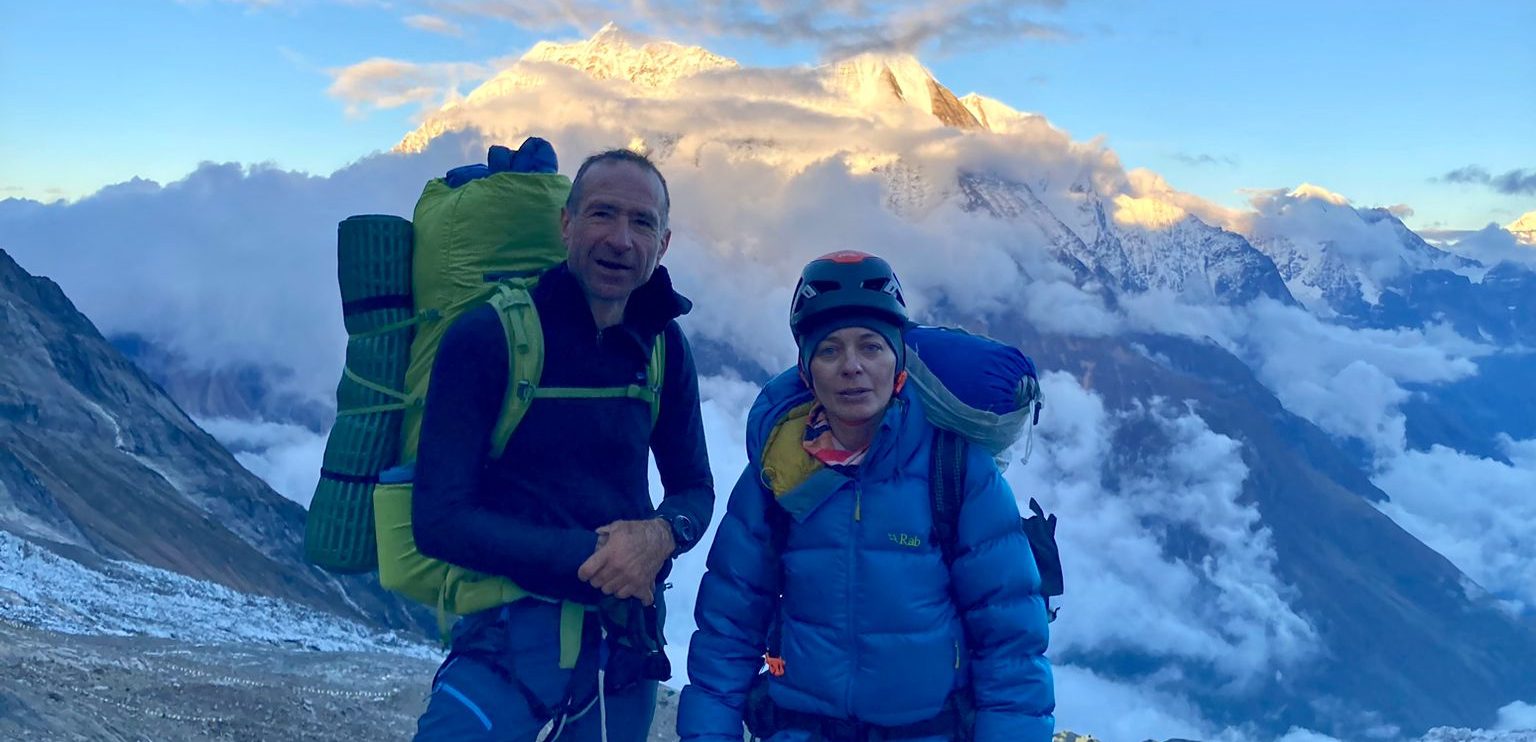 Laura Mareș, ascensiune pe Manaslu, unul din cele mai înalte piscuri ale planetei: ”câteodată, munții sunt îngăduitori și ne permit să îi urcăm până pe vârf”. Emisiunea ”Weekend cu prieteni”, realizator – Horia Daraban (15.10.2023)