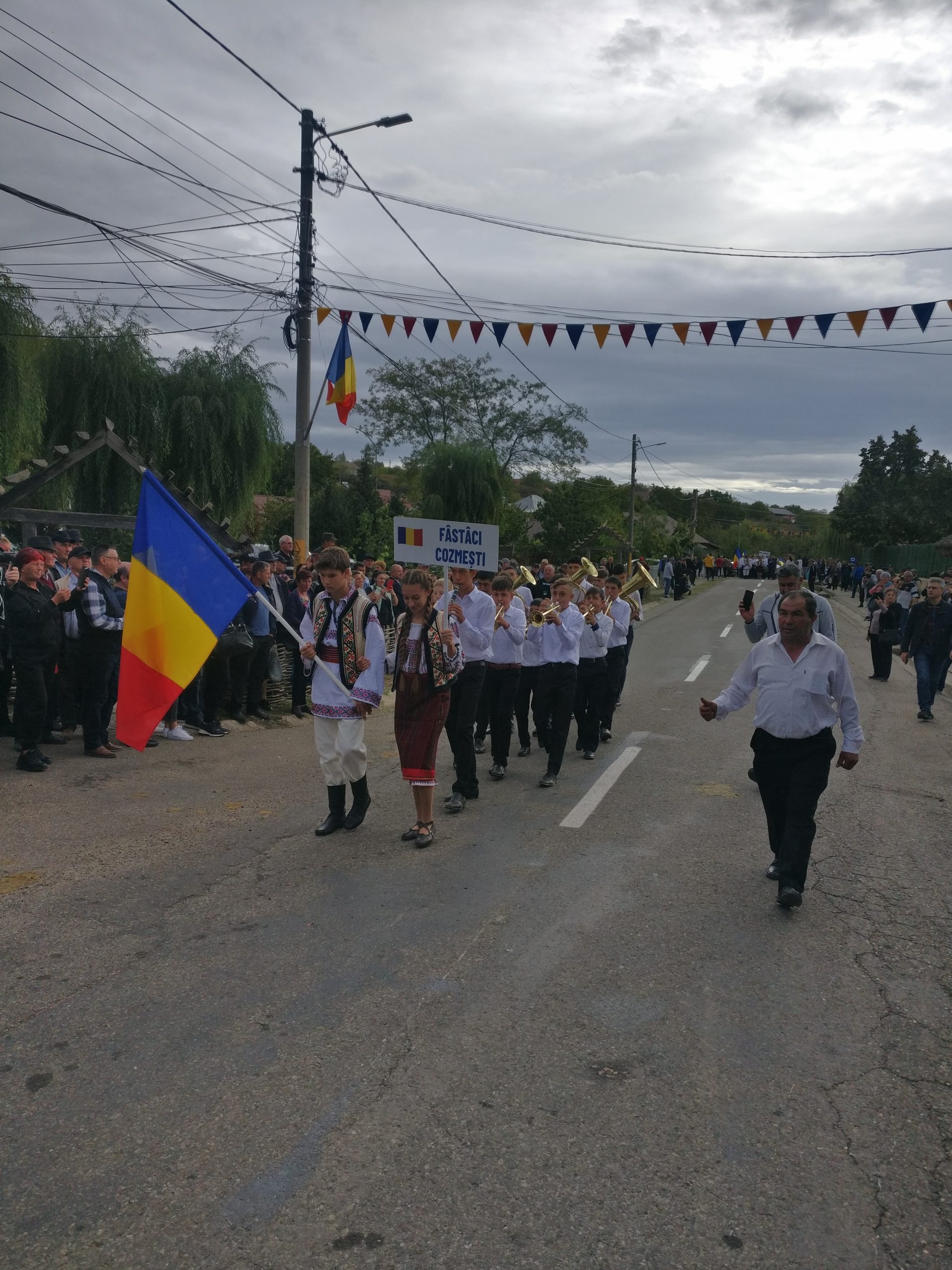 Festivalul Fanfarelor Pădureni Huși ilustrat sonor de Mihai Florin Pohoață la ”Pulsul zilei” – 9.10.2023.