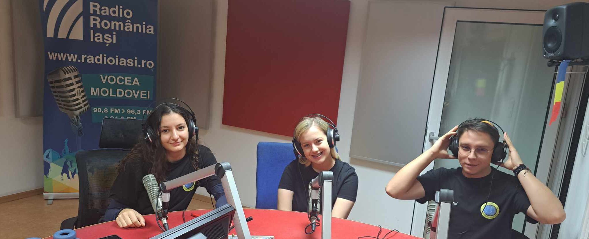 Studenții de la Geografie se pregătesc de Balul Bobocilor! Laura, Ana Maria și George au fost în direct la Radio Iași