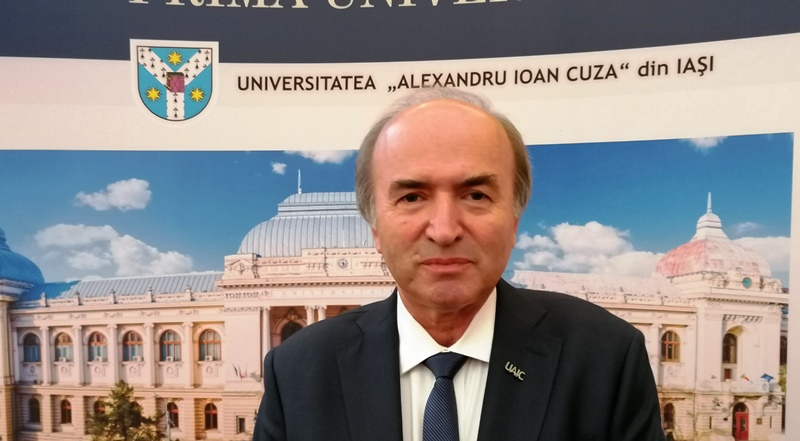 Rectorul UAIC, prof. univ. dr. Tudorel TOADER, a primit titlul de Doctor Honoris Causa al Universității de Stat din Moldova