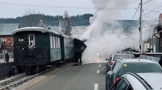 (NEWS ALERT) Accident în județul Suceava. Mocănița de la Moldovița a deraiat